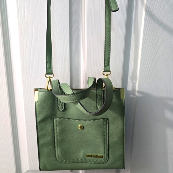 Steve Madden Handbags - Steve Madden Green Crossbody wrist medium purse